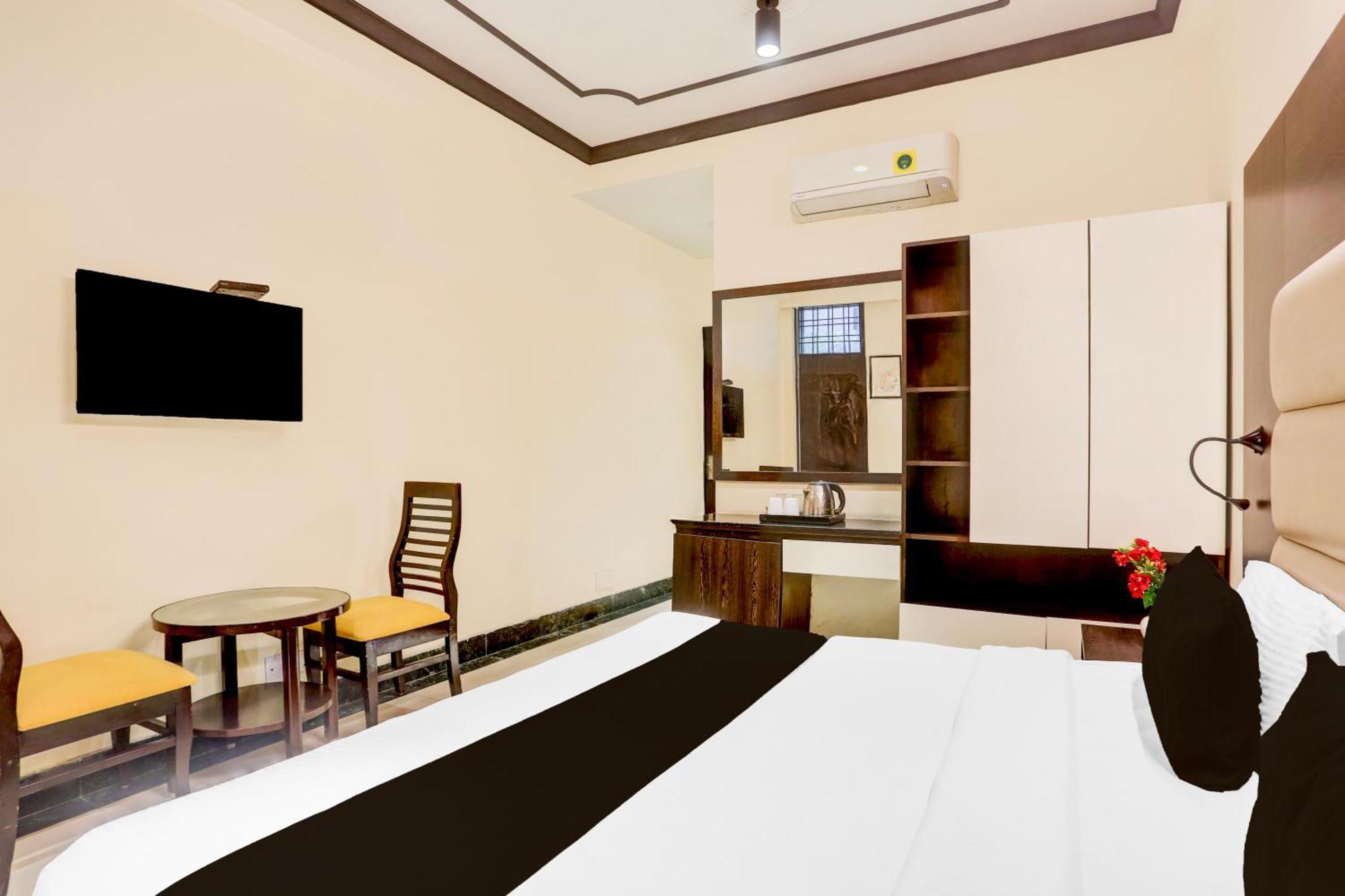 Super Townhouse Sushant Lok Phase 1 Formerly Hotel Neven Gurgaon Exterior foto