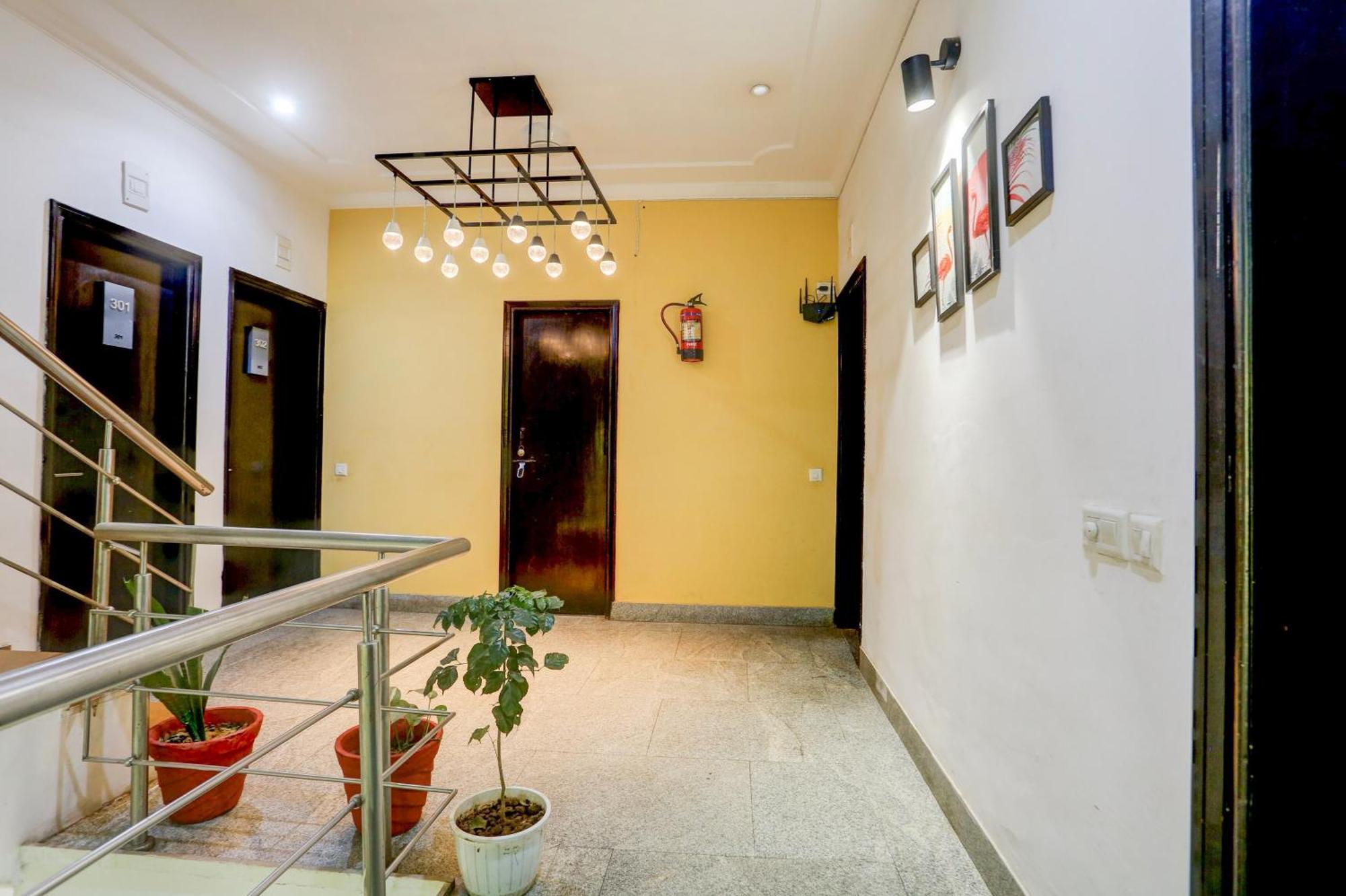 Super Townhouse Sushant Lok Phase 1 Formerly Hotel Neven Gurgaon Exterior foto