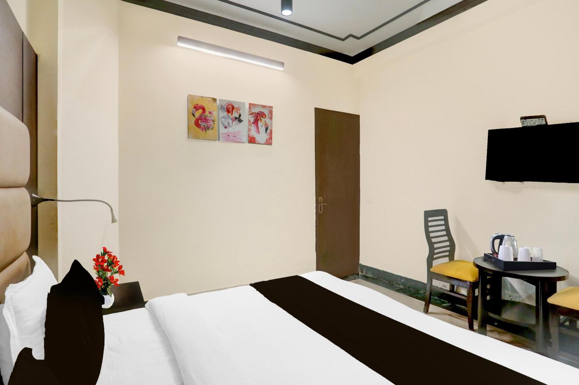 Super Townhouse Sushant Lok Phase 1 Formerly Hotel Neven Gurgaon Exterior foto