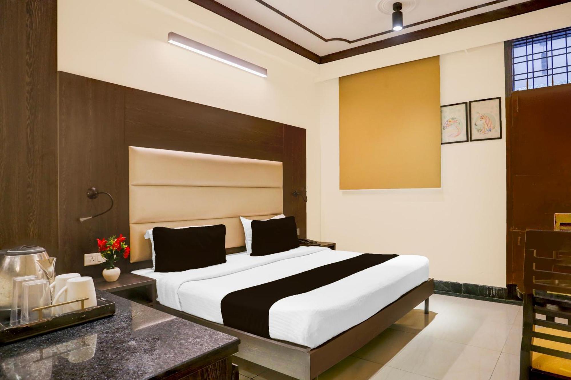 Super Townhouse Sushant Lok Phase 1 Formerly Hotel Neven Gurgaon Exterior foto